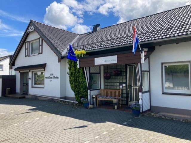 Bed & Breakfast Weisser Stein Schmallenberg Exterior photo